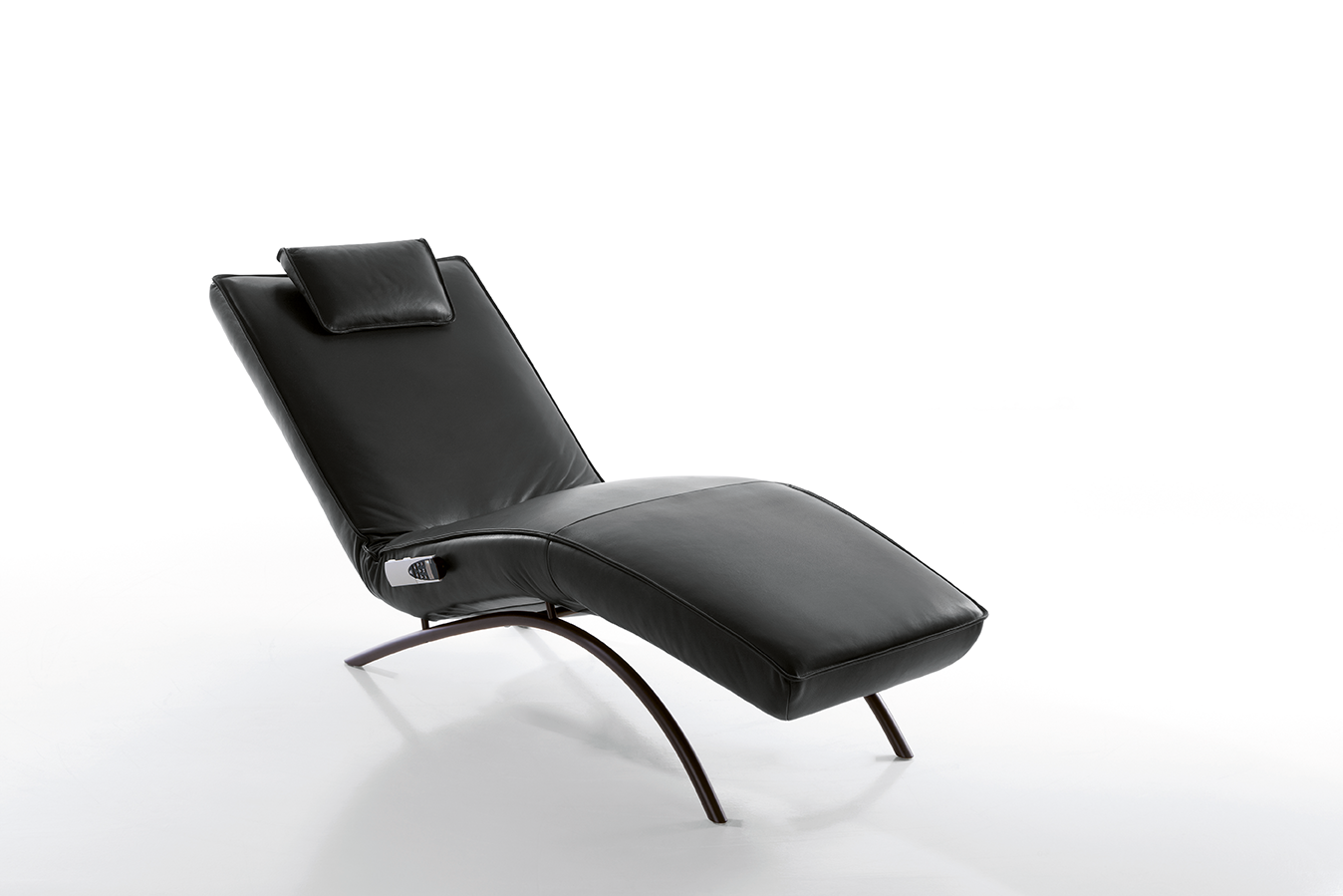 JONAS Electric Chaise Lounge in Leather By Koinor
