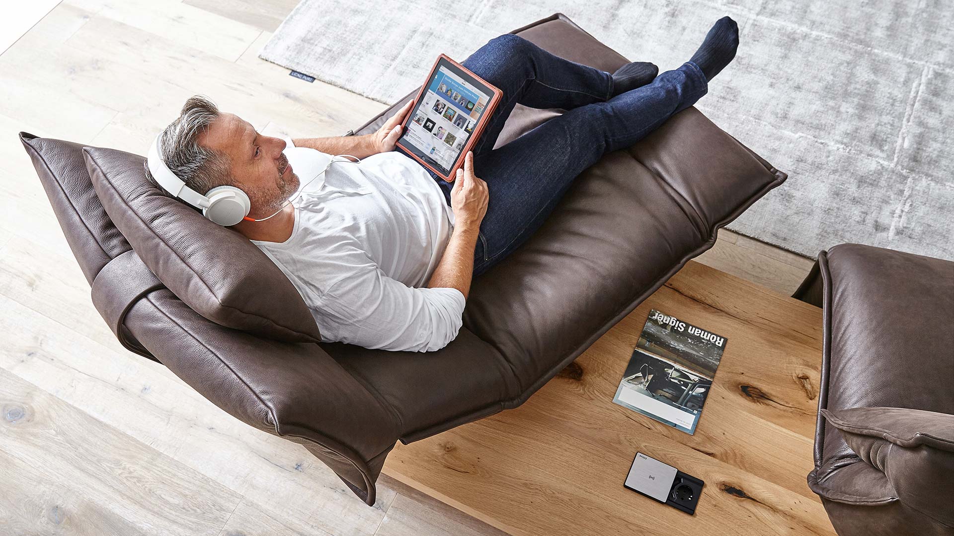 EDIT 2.5 Seater Functional Sofa in Leather by Koinor