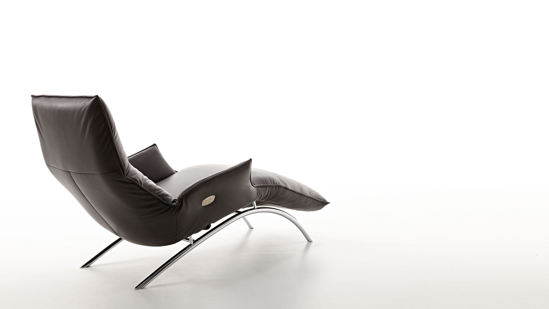 JOLEEN Electric Chaise Lounge in Leather by Koinor