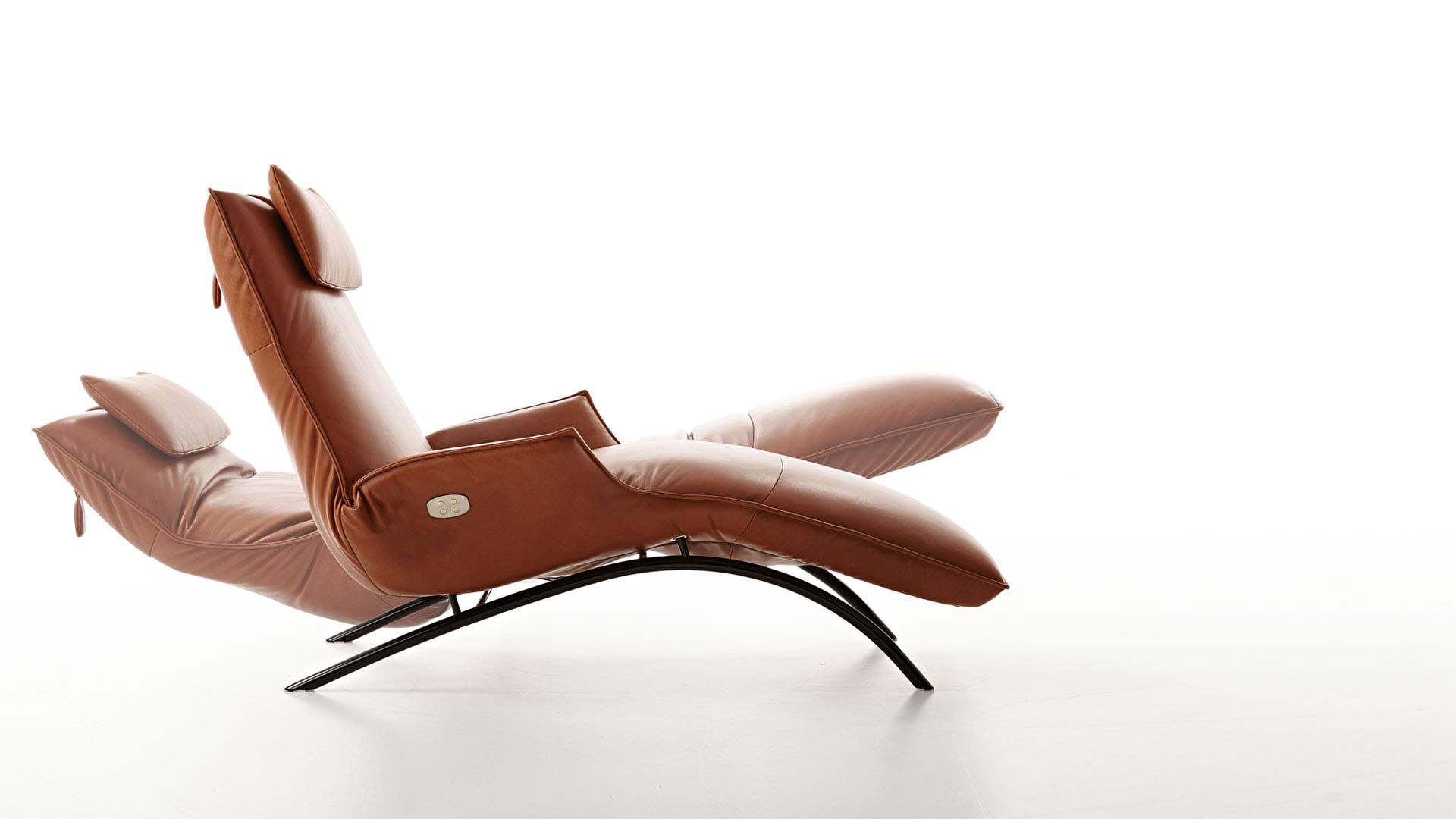 JOLEEN Electric Chaise Lounge in Leather by Koinor