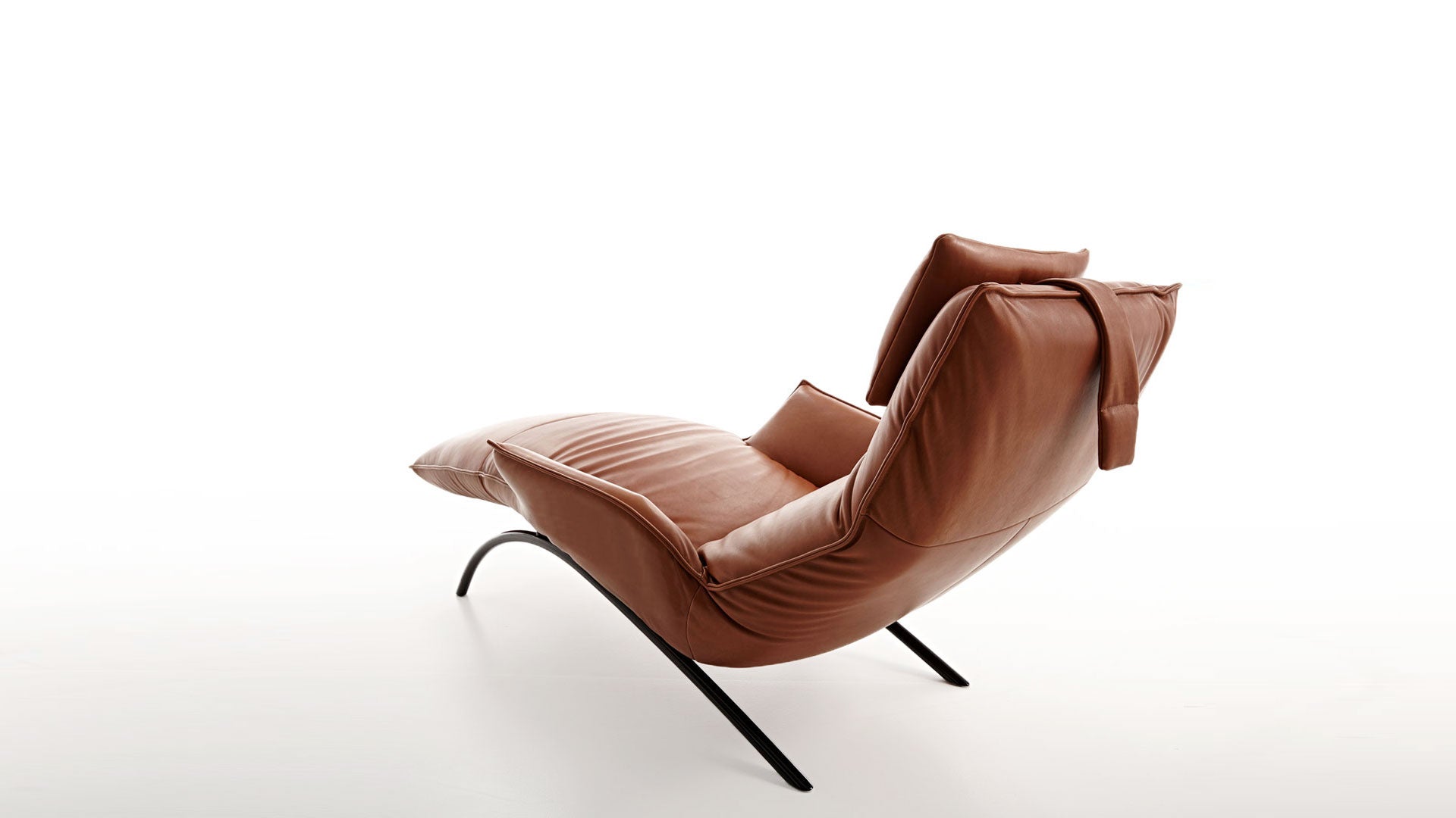 JOLEEN Electric Chaise Lounge in Leather by Koinor