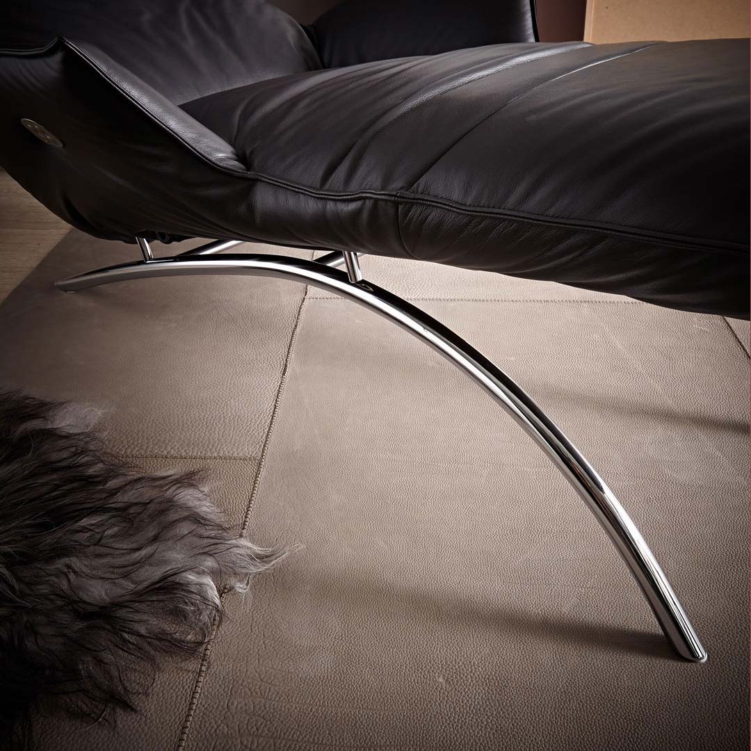 JOLEEN Electric Chaise Lounge in Leather by Koinor