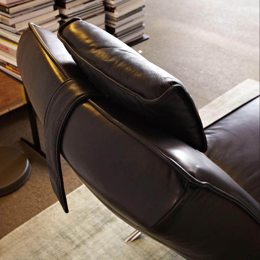JONAS Electric Chaise Lounge in Leather By Koinor