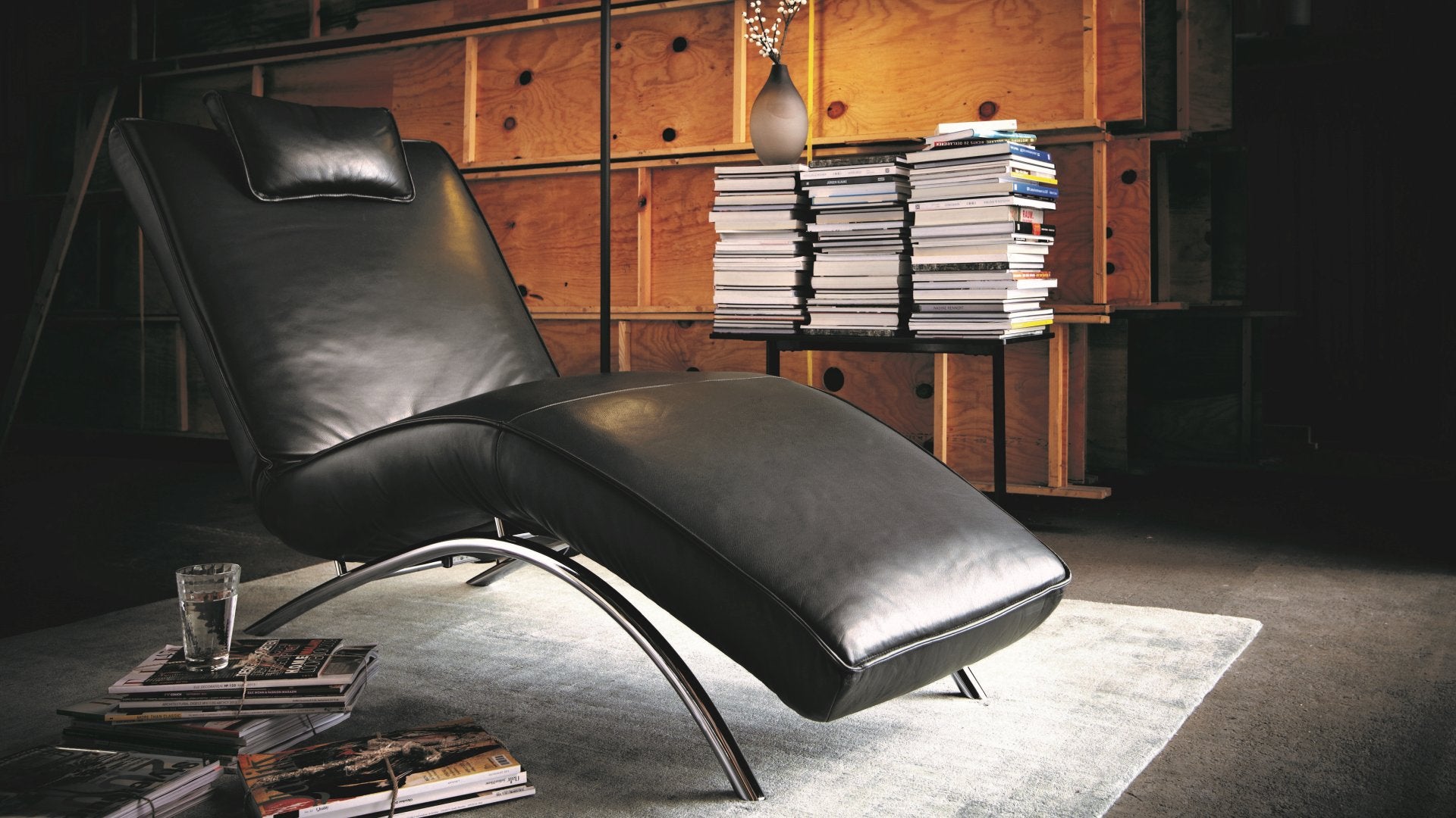 JONAS Electric Chaise Lounge in Leather By Koinor