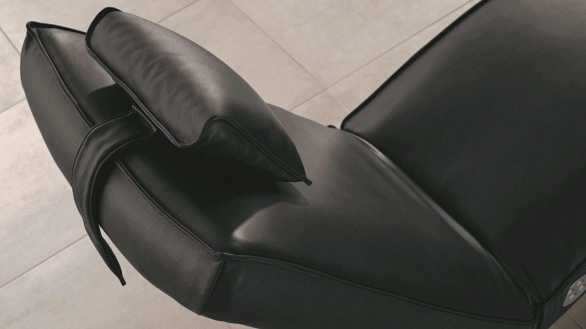 JONAS Electric Chaise Lounge in Leather By Koinor