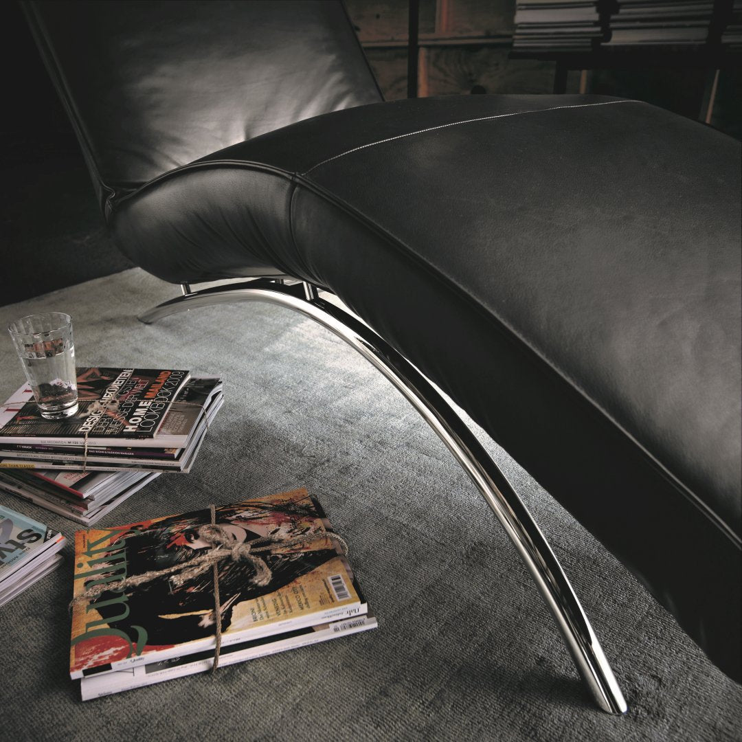 JONAS Electric Chaise Lounge in Leather By Koinor