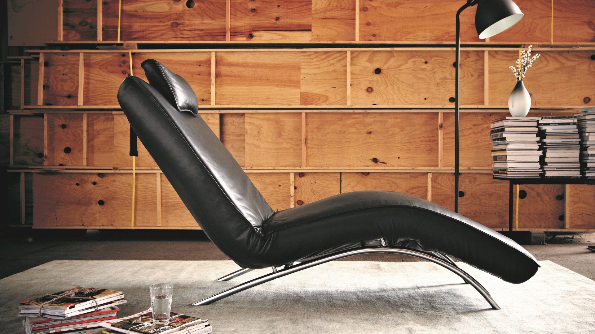 JONAS Electric Chaise Lounge in Leather By Koinor