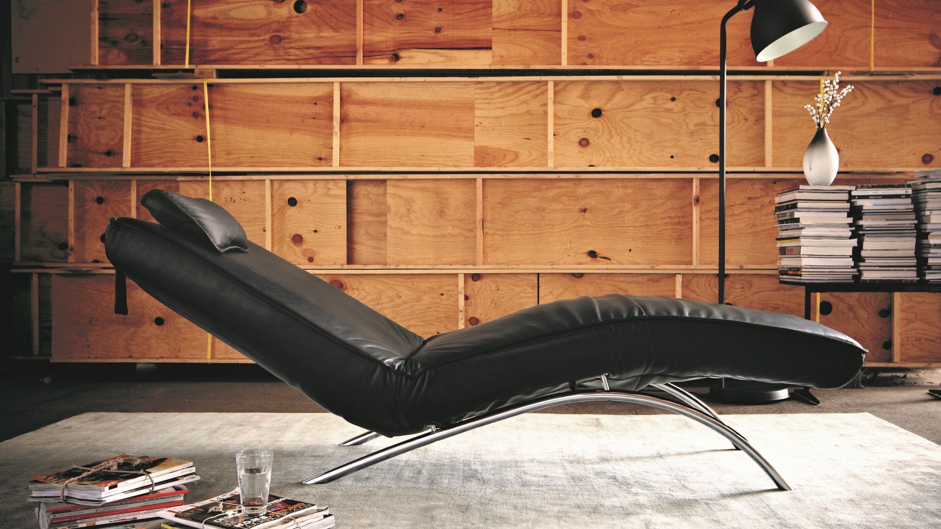 JONAS Electric Chaise Lounge in Leather By Koinor