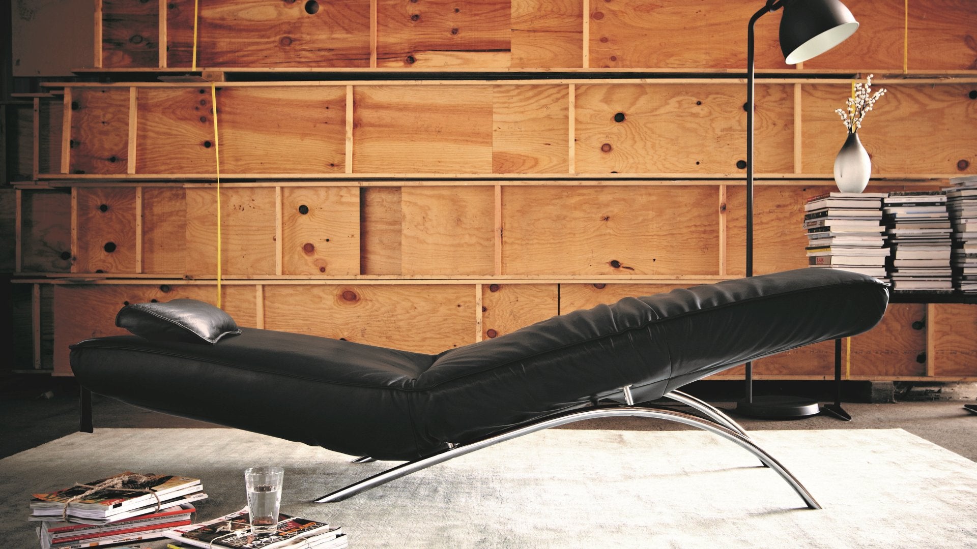 JONAS Electric Chaise Lounge in Leather By Koinor