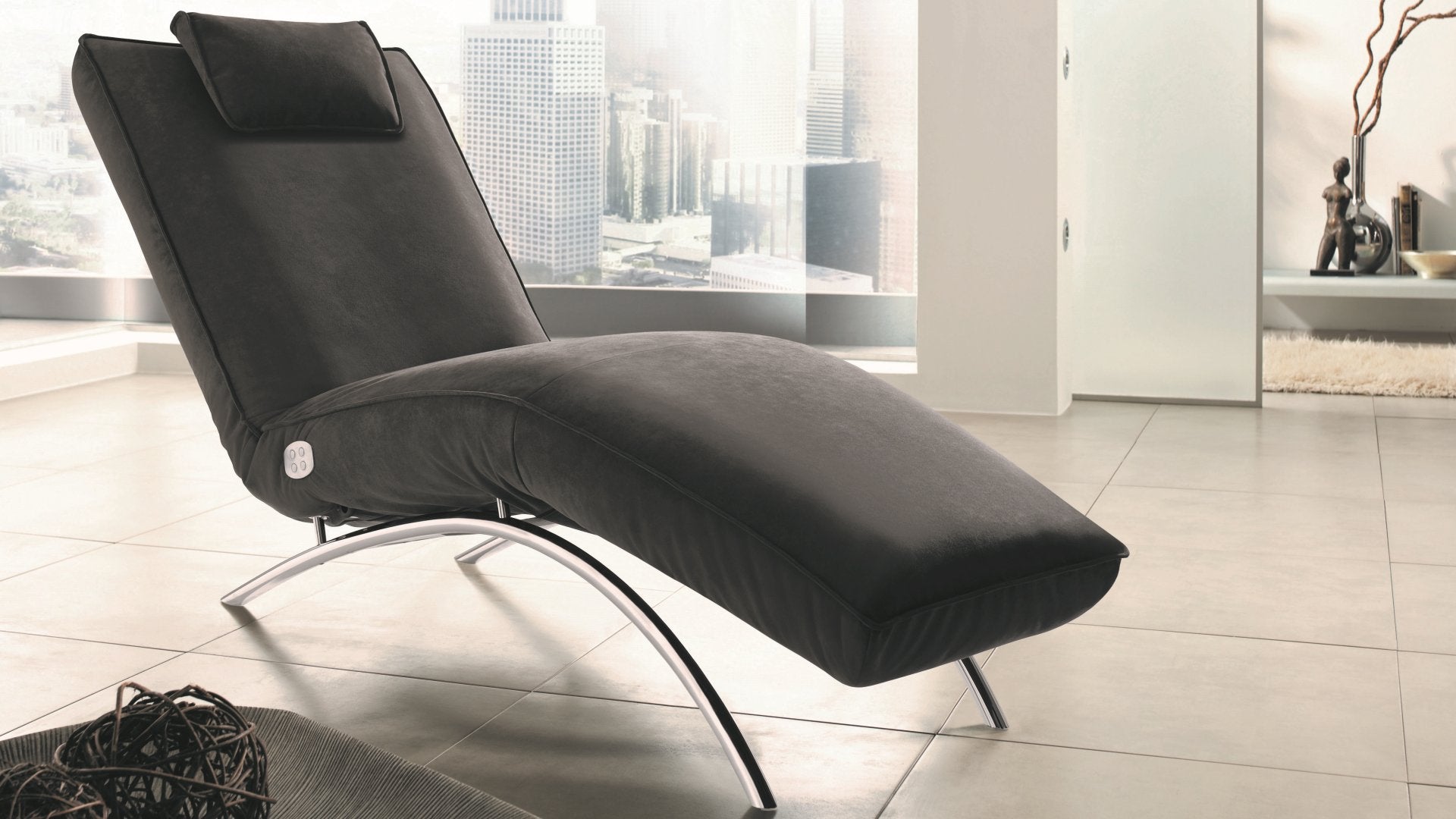 JONAS Electric Chaise Lounge in Leather By Koinor