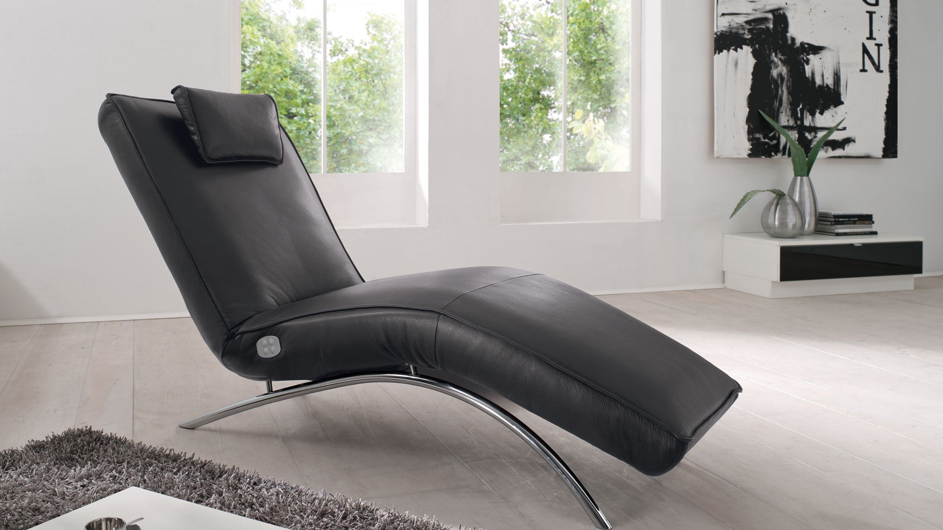 JONAS Electric Chaise Lounge in Leather By Koinor